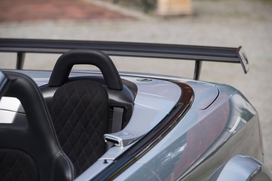 Детали интерьера Mercedes-Benz CLK-Class AMG DTM Cabriolet (A209) 2006 года  (фото 12 из 58)